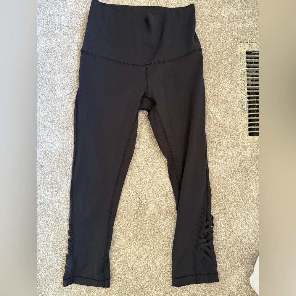 LULULEMON Women Black Mesh Criss Cross Cropped Athletic Pants Size 6
